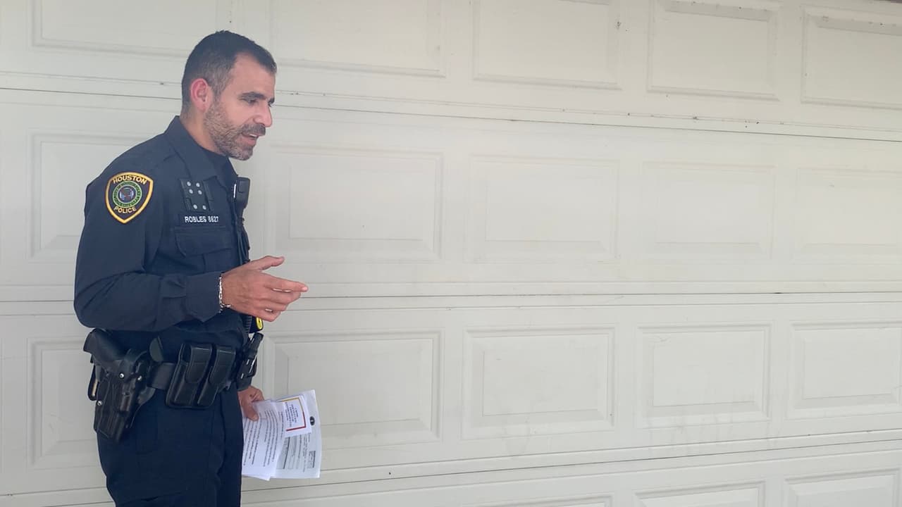 También siempre checa que la puerta del garaje o cochera esté bien cerrada y que funcione para que no entren extraños por ahí.