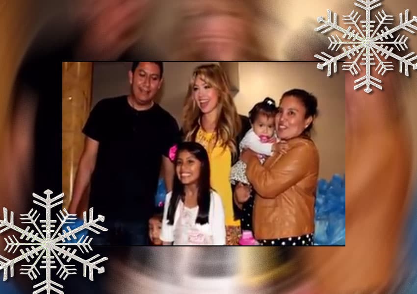 Con estos emotivos momentos Thali y su peque ayudaron a que muchas familias necesitadas pasaran una epoca linda Navidad. ¡Qué gran ejemplo!