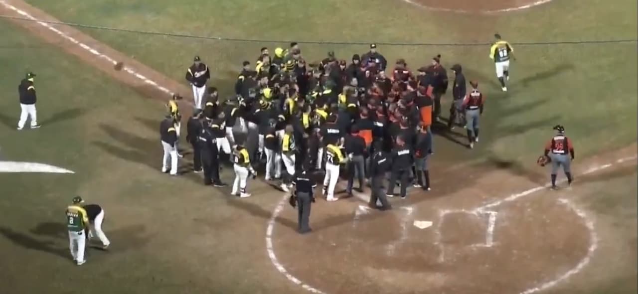 ¡Se armo la ‘campal’! Cañeros y Naranjeros terminaron a los golpes