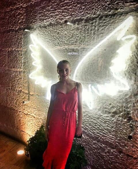 <b><a href="http://www.univision.com/temas/sebastian-rulli">Sebastián Rulli</a></b> subió esta imagen a las redes sociales con una linda dedicatoria para festejarla: "Eres lo que adoro en mi vida, cada minuto. Aquello que me hace soñar por las noches y me deja una sonrisa inigualable, aquello que quiero tener siempre! Feliz cumpleaños "mi Ángel alado", "mi Cielo", "mi Amor". Hoy toca festejar en grande, ya que todos recordamos el momento en que nació un ser de Luz, Amor y Bondad... todo eso y más eres Tu!! Deseo de todo corazón, que todos tus sueños se hagan realidad Hoy y Siempre!!! Te Amo!".