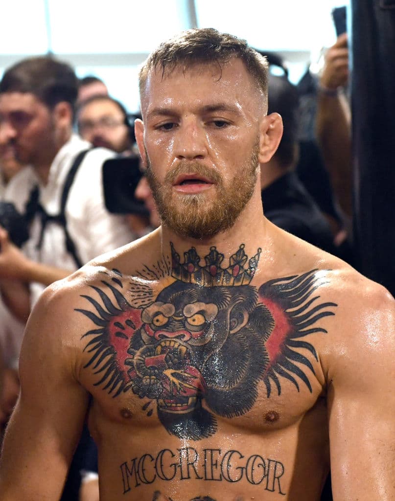 Gorila - En el centro de su pecho, McGregor luce a un enfurecido gorila que intimida a cualquier persona.