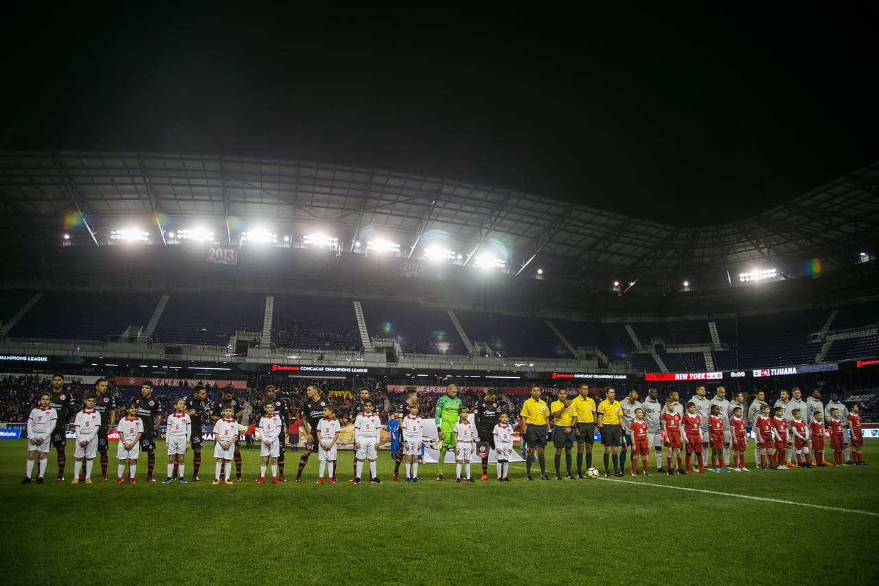 Después del 2-0 en suelo mexicano, los New York Red Bulls debían mantener la diferencia ante su público, que no acompañó en gran número en el Red Bull Arena.