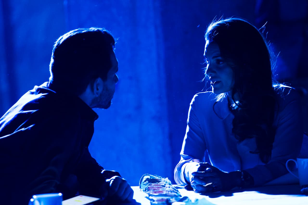 Además, ella le propuso a John reestructurar la organización y convertirse en los principales líderes.