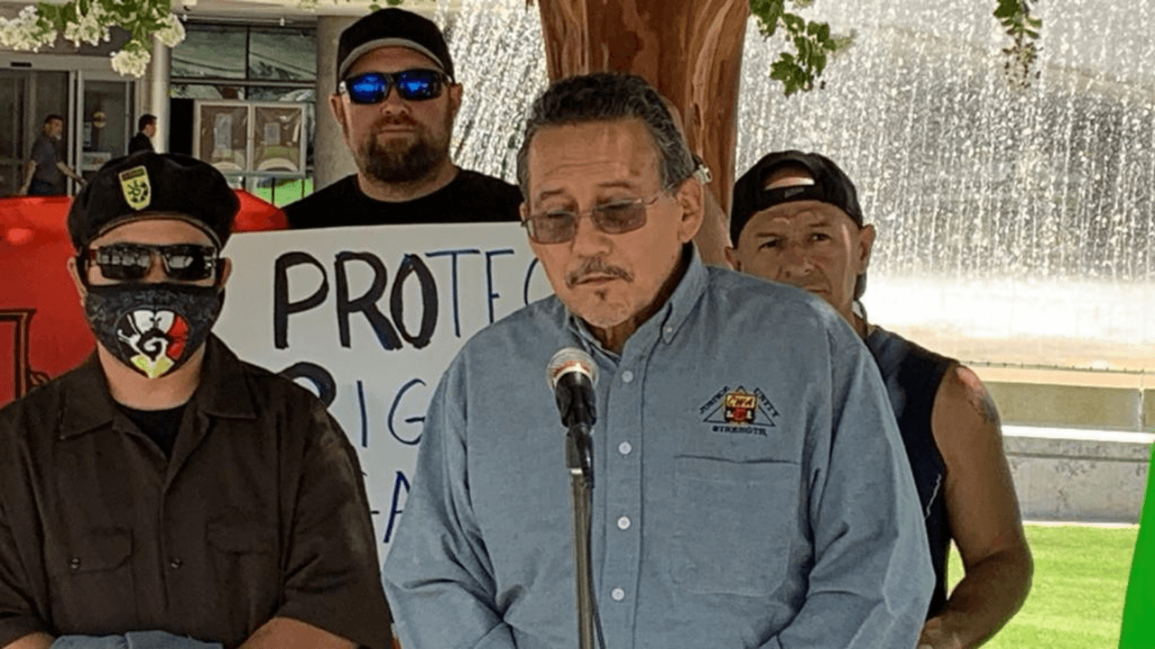 En un comunicado, 
<b>Rideshare Drivers United</b> dijo que muchos conductores han abandonado la industria de la transportación de personas en autos particulares tras la pandemia y que a pesar de ello han recortados salarios a los conductores.
<br>