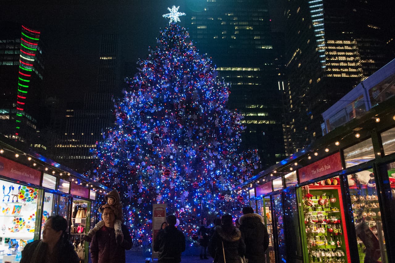 ¡Desde ya! 
<b>Compra regalos únicos de navidad en las tiendas de NYC</b>. Uno de los lugares más conocidos son las tiendas del Bryant Park, disponibles desde este 31 de octubre.