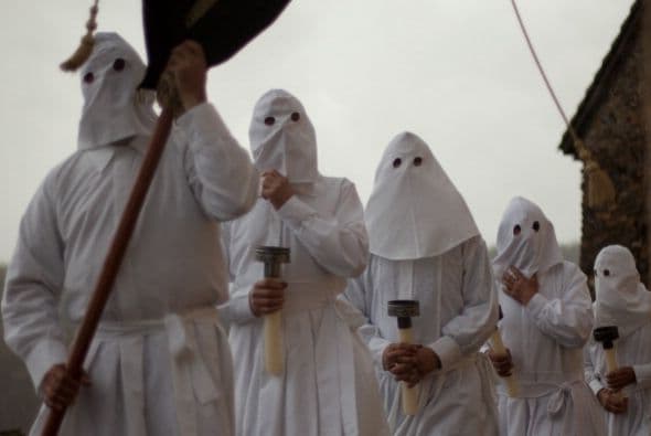 ¿Y estos encapuchados? ¿De dónde son?