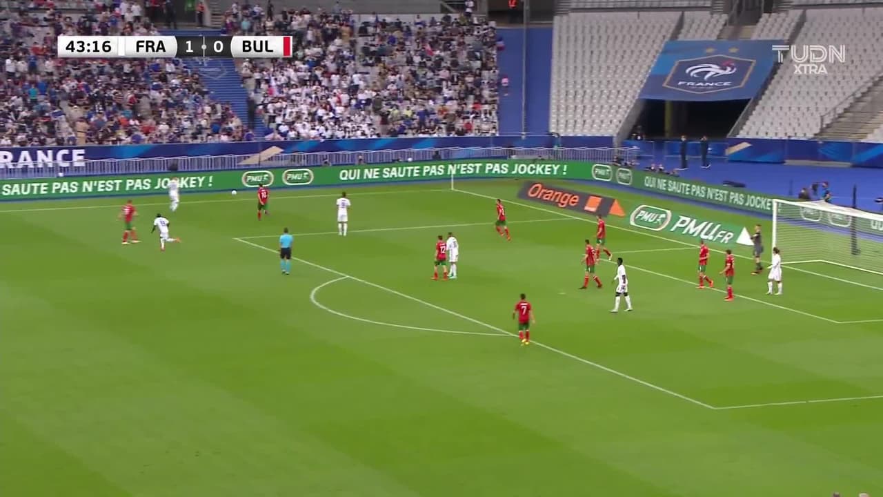 ¡TIRO ATAJADO! disparo por Olivier Giroud.