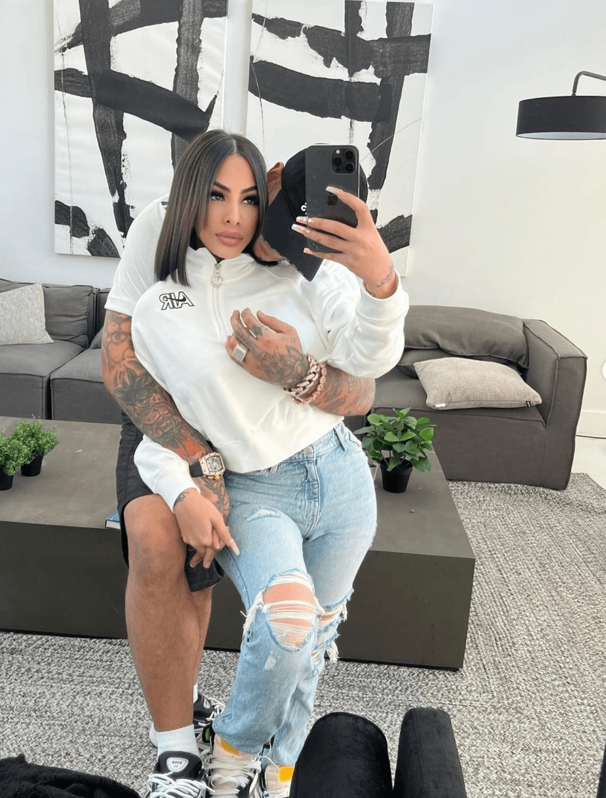 La nueva pareja ha demostrado que están 
<a href="https://www.univision.com/musica/video-anuel-aa-propone-matrimonio-a-yailin-la-mas-viral-con-un-enorme-anillo-video " target="_blank">muy enamorados y muy unidos</a>, a pesar de ser blanco de críticas por sus excentricos lives.