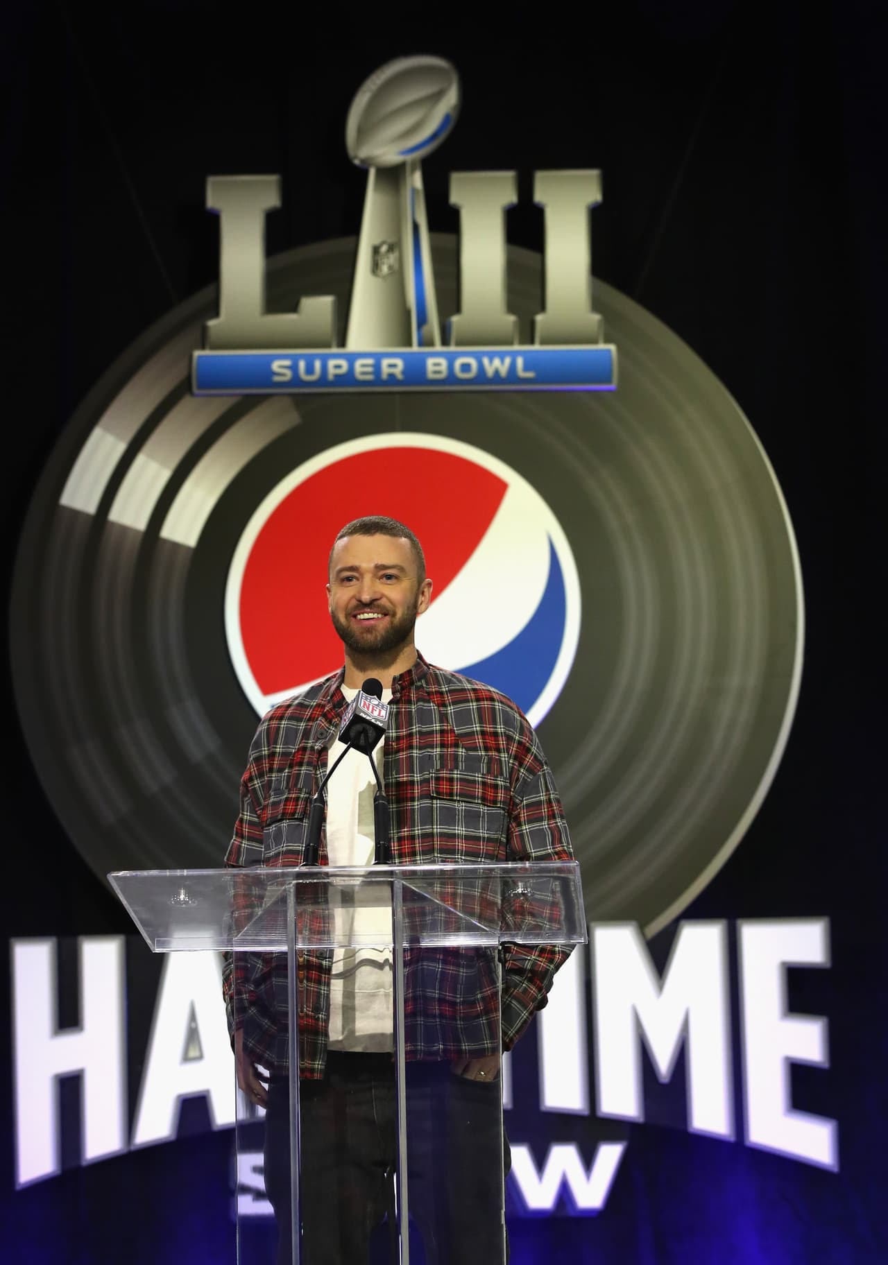 En la rueda de prensa previa al esperado partido, el cantante aseguró que no habrá sorpresas como sucedió en sus presentaciones pasadas, especialmente cuando compartió escenario con Janet Jackson.