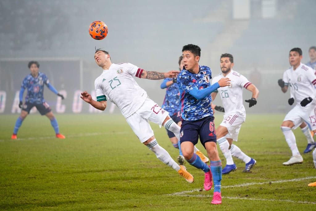 Japón ve la derrota ante México 0-2 en partido amistoso. El equipo mexicano se levantó en la segunda mitad y anotó el par de goles. El primer tanto cayó al minuto 63 por parte de Raúl Jiménez y, minutos después, el 'Chucky' Lozano descontaba el segundo gol para la escuadra tricolor.