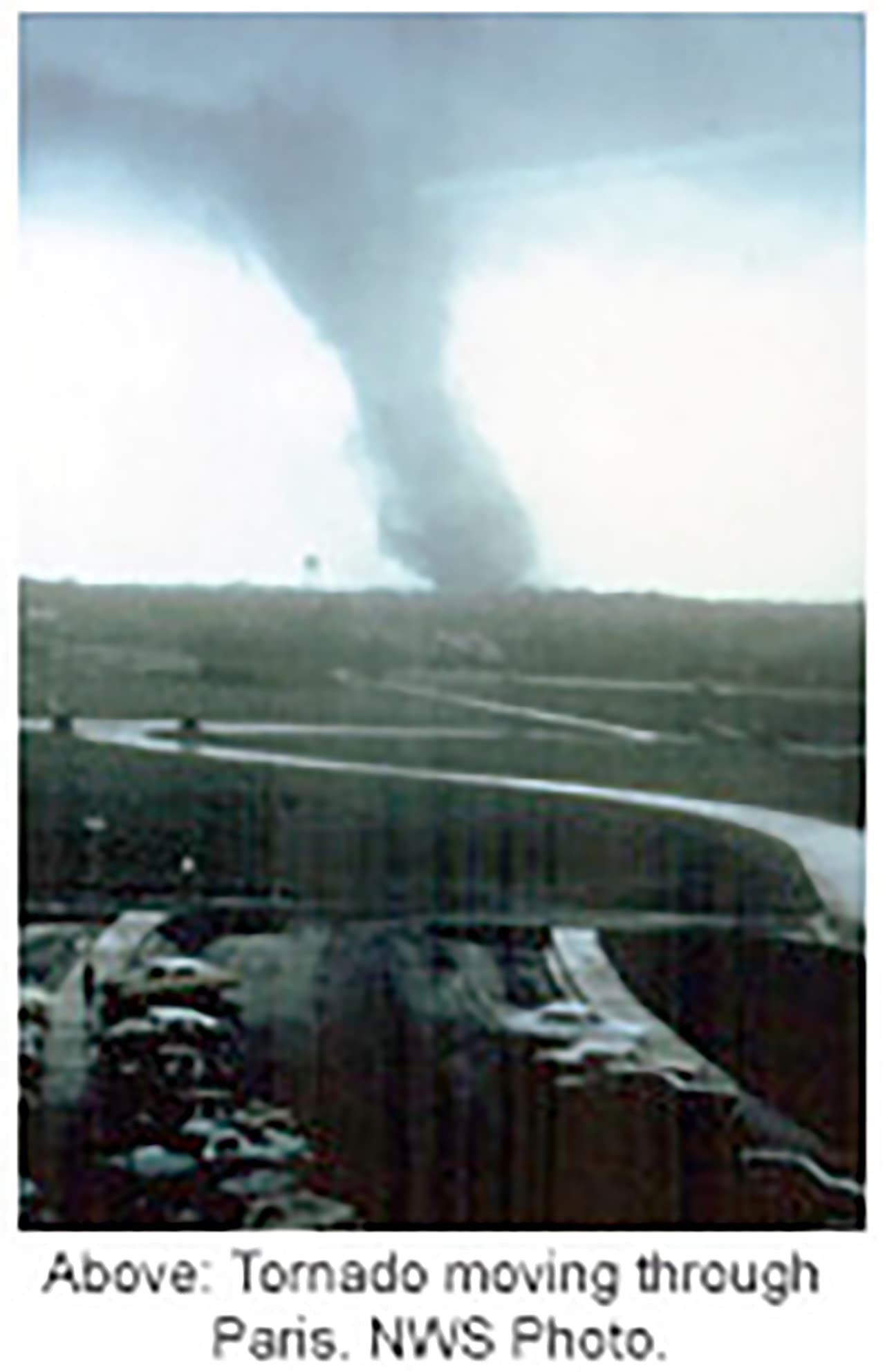 <b>Puesto 7. Año 1982</b>
<br>
<b>Tornados registrados en diciembre:</b> 97
<br>
<b>Víctimas mortales:</b> 7
<br>
<br>El informe presentado en la conferencia de la Unión Geofísica Estadounidense fue reseñado por la agencia AP y se realizó antes del devastador episodio en Mayfield, Kentucky, del pasado fin de semana. Se enfoca en la potencia y no en la frecuencia de los grandes tornados a medida que avanza el cambio climático.
<br>
<br>La foto muestra un tornado al tocar tierra cerca de París, Texas en abril de 1982.
<br>
