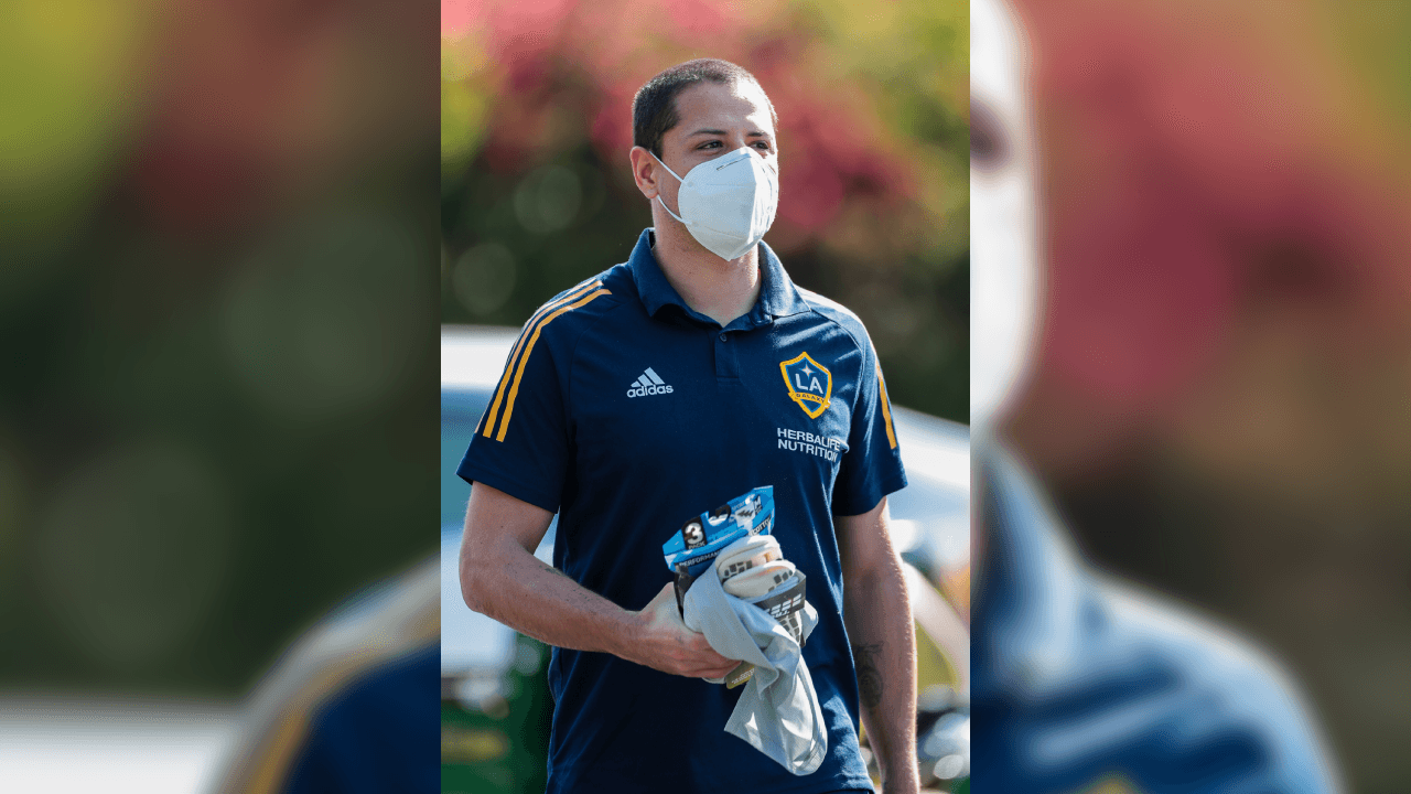 Javier Hernández fue de los futbolistas que regresó con mayor alegría.