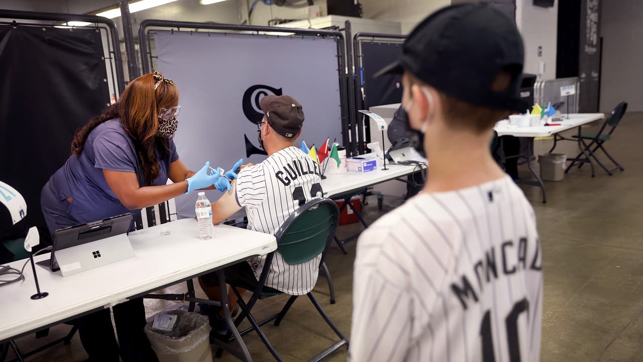 <b>Las clínicas del Departamento de Salud Pública de Chicago </b>
<br>
<b>A partir de la próxima semana</b>, las clínicas de vacunación del 
<b>Departamento de Salud Pública de Chicago </b>ofrecerán las dosis pediátricas. 
<br>
<a href="https://www.chicago.gov/city/en/sites/covid19-vaccine/home/calendar-of-events.html" target="_blank">Aquí puedes conocer</a> los 
<b>sitios y el calendario de vacunación</b>. 
<br>