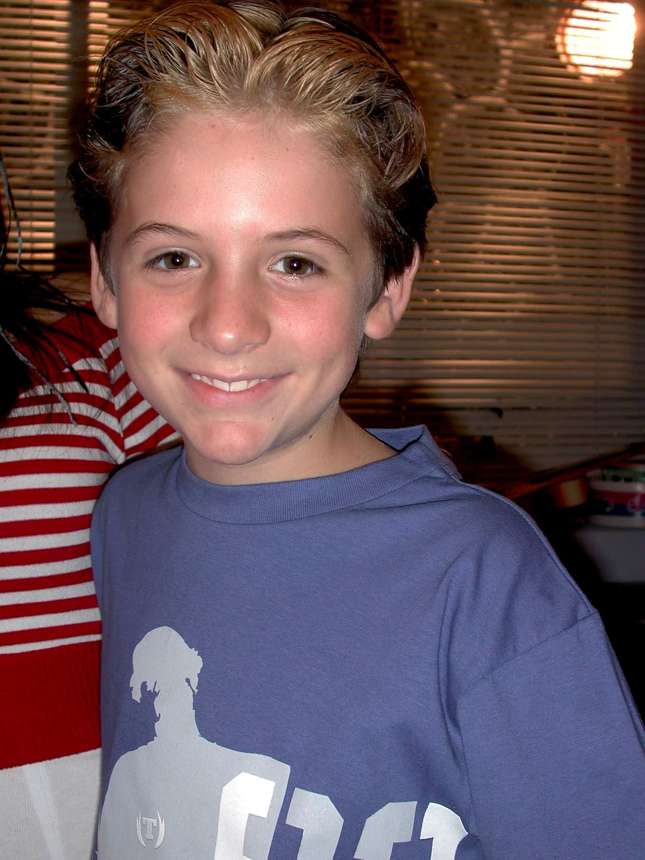 <b>Jesús Zavala de ‘Misión SOS’ </b>
<br>Tras ponerse en la piel del maldoso Chaneque en 2004, Jesús continuó con su camino en el mundo del entretenimiento y a lo largo de su trayectoria ha encarnado a icónicos personajes en la televisión, prueba de ello es Hugo Sánchez de la serie de Netflix ‘Club de cuervos’.