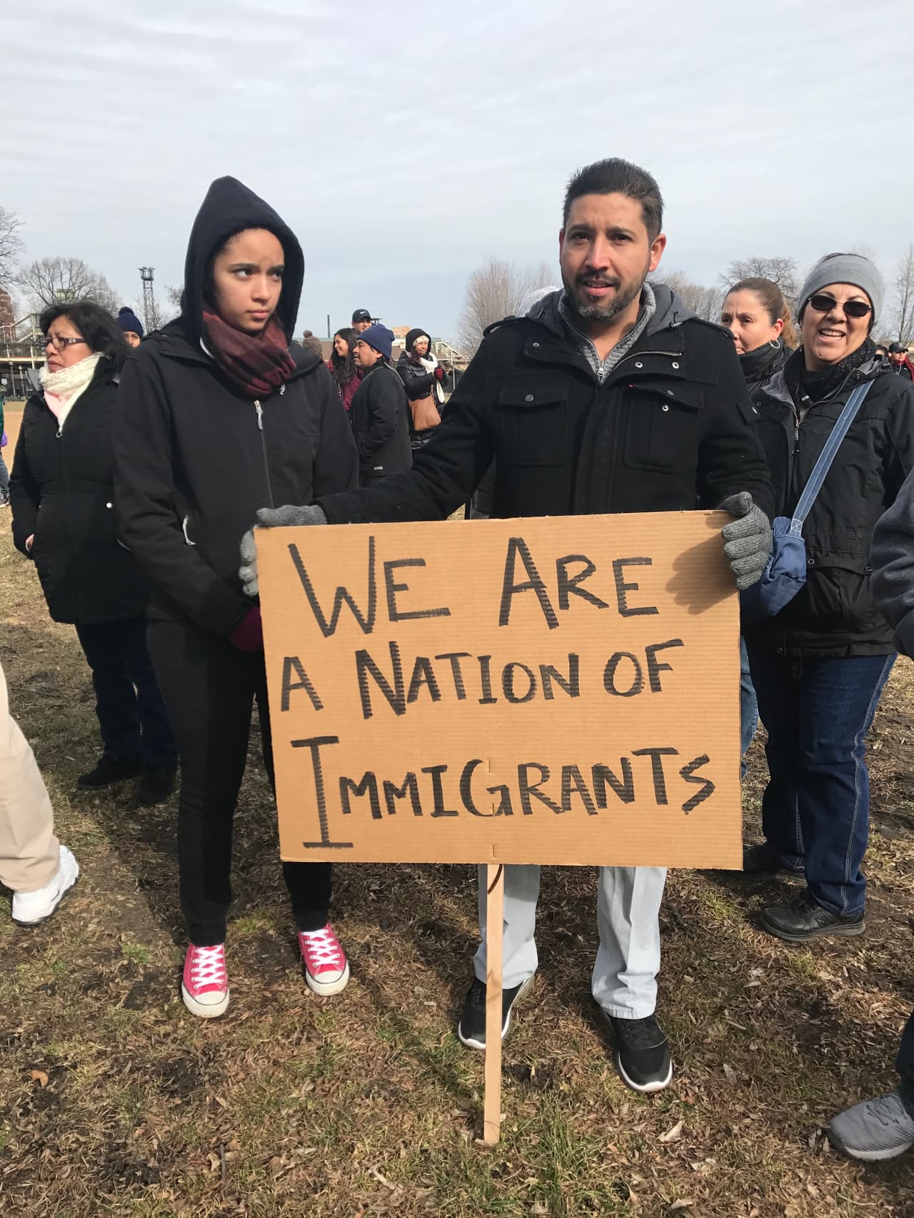 Hace un par de semanas empezó a circular en las redes sociales una invitación a un paro general este jueves 16 de febrero. Ahí le piden a los latinos que se ausentaran de sus trabajos, escuelas y que no compraran nada.