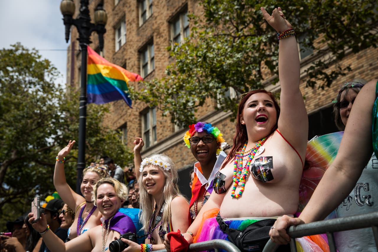 Cientos salieron a las calles de San Francisco para celebrar el Orgullo Gay.