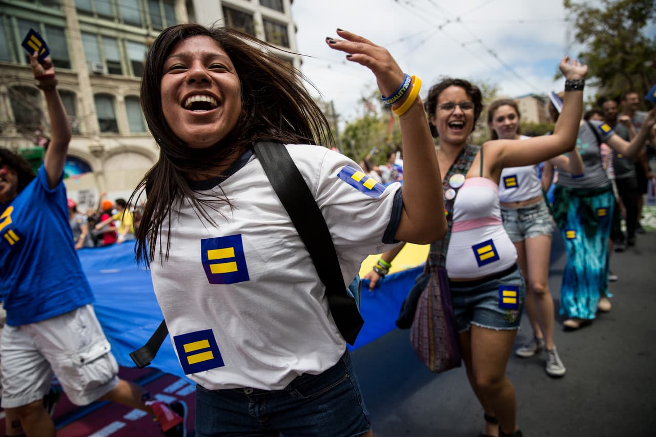 Cientos salieron a las calles de San Francisco para celebrar el Orgullo Gay.