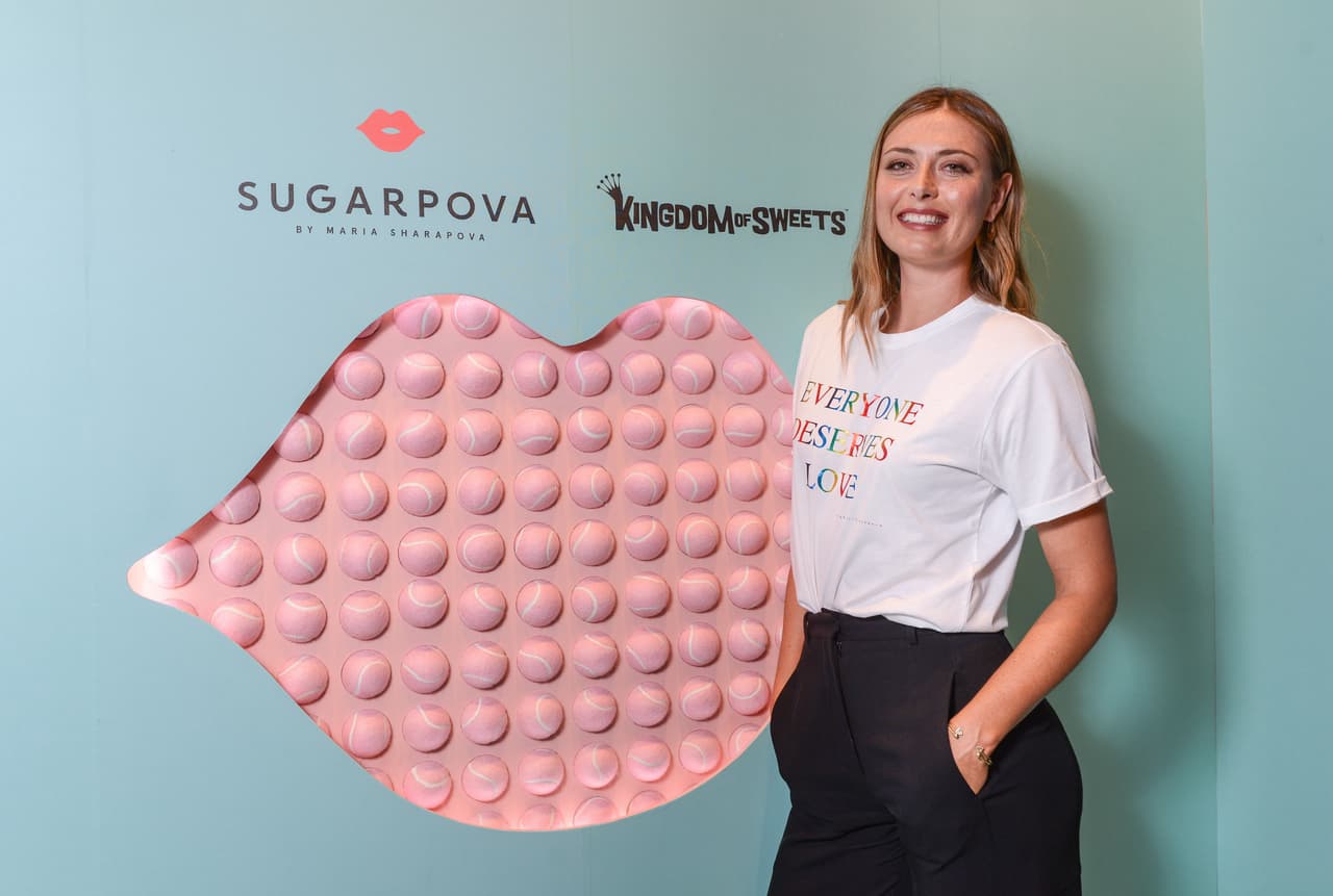 Otra tenista empresaria es María Sharapova. Mientras estuvo suspendida por uso de sustancias prohibidas, estudió en la Business School de Harvard y aprovechó para fundar su propia linea de productos de caramelos y chocolates llamados ‘Sugarpova’.