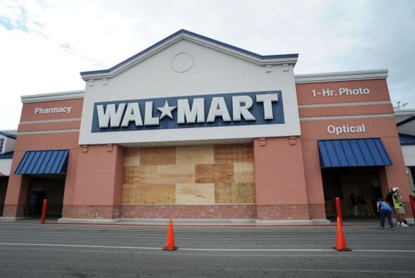 Walmart, la mayor tienda minorista, lanzó una serie de ofertas navideñas para ganar más clientes en el próximo Black Friday, que se realizará el 25 de noviembre en todo Estados Unidos. Aquí te presentamos con qué ‘arsenal’ está compitiendo esta empresa.