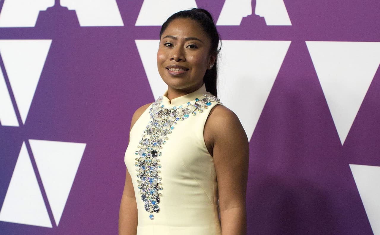 Yalitza Aparicio sigue viviendo un cuento de hadas luego de su participación en la película ‘Roma’ y es su carisma con la gente y su autenticidad lo que le ha dado miles de seguidores alrededor del planeta.
<br>