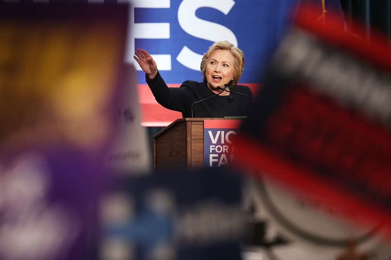 Clinton dijo que de ganar la presidencia, extenderá las protecciones a todo el país.