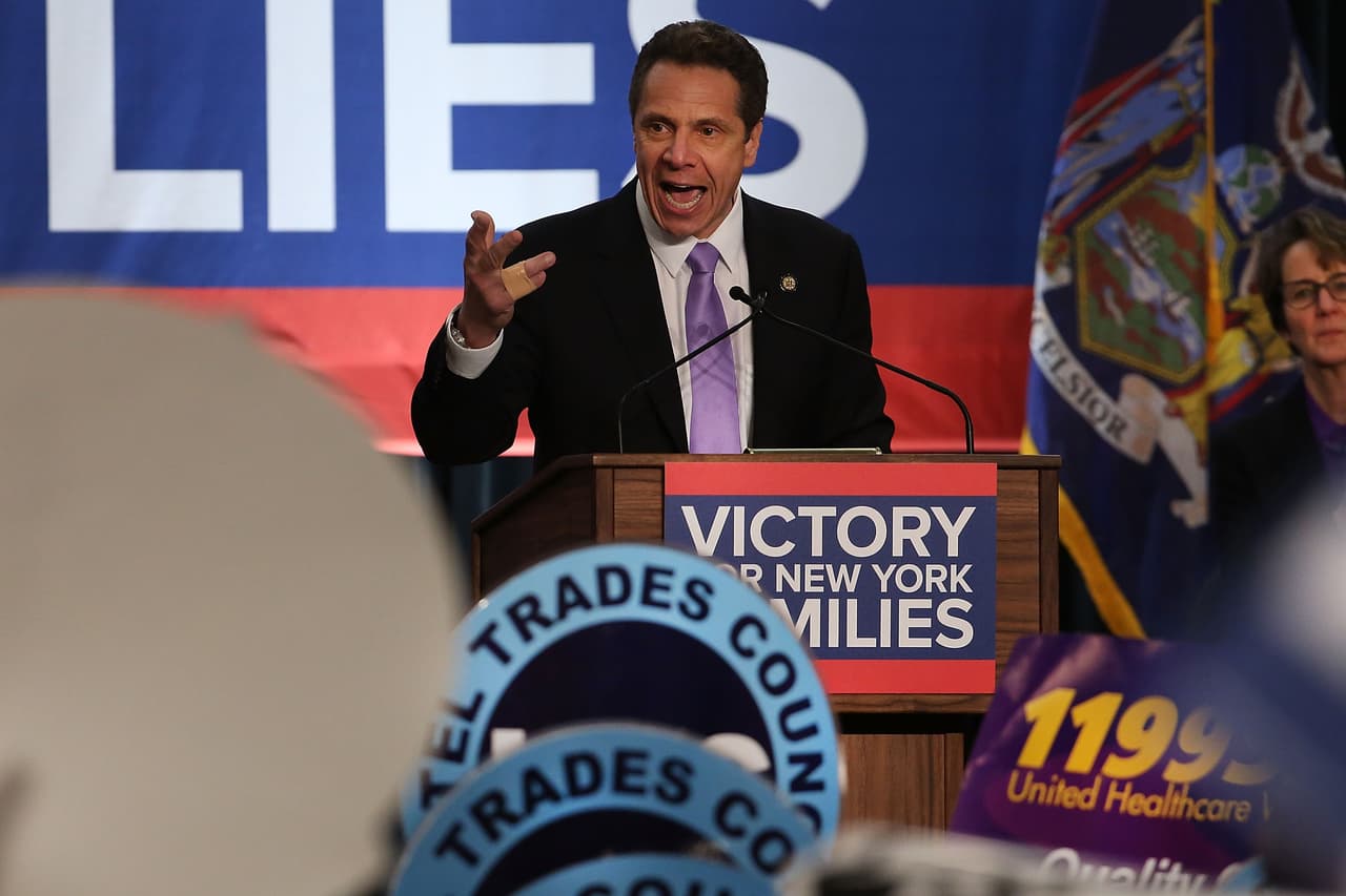 Cuomo dijo que las nuevas leyes son primordiales para las familias pobres.