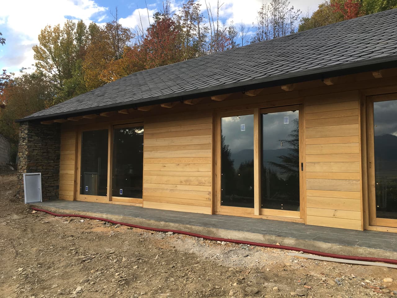 El pueblo en el que se ubica la residencia cuenta con tan sólo un poco más de trescientos habitantes.