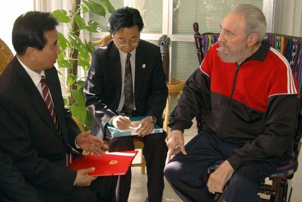 16 de enero de 2008: En un artículo reconoce que está físicamente incapacitado para visitar a sus electores en Santiago de Cuba. Continúa reuniéndose con funcionarios de países como China, que tiene acuerdos con la isla caribeña.