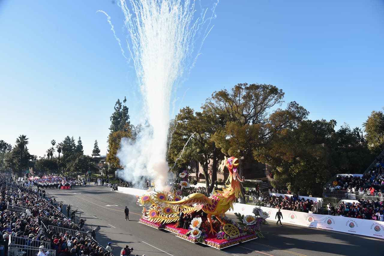 Miles de personas disfrutaron de este tradicional desfile lleno de música y color