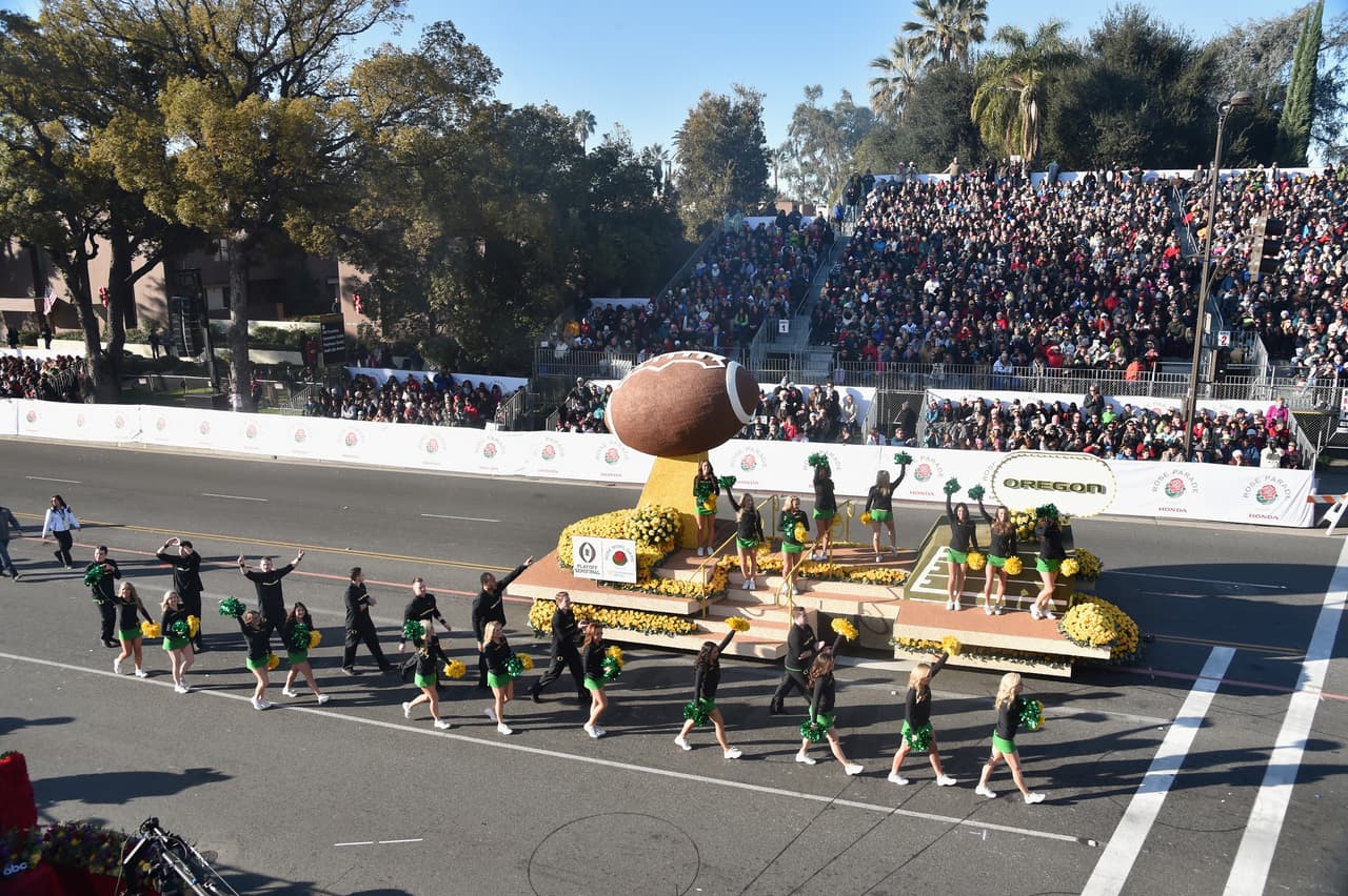 Miles de personas disfrutaron de este tradicional desfile lleno de música y color