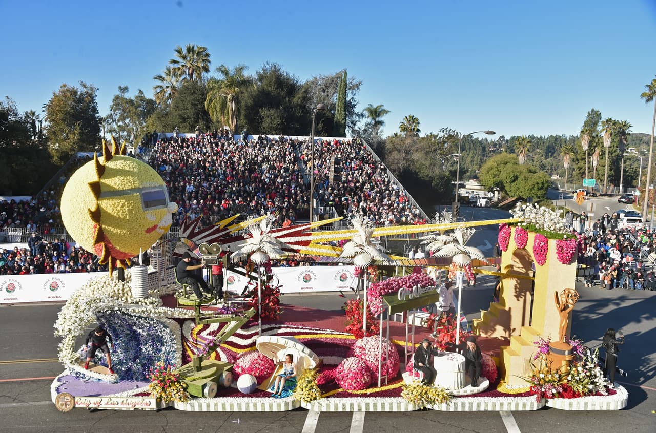 Miles de personas disfrutaron de este tradicional desfile lleno de música y color