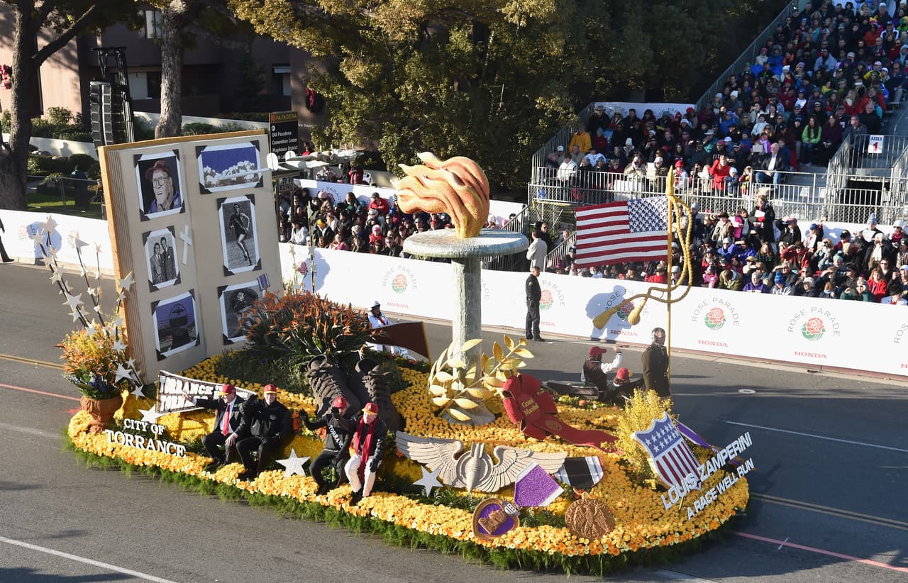 Miles de personas disfrutaron de este tradicional desfile lleno de música y color