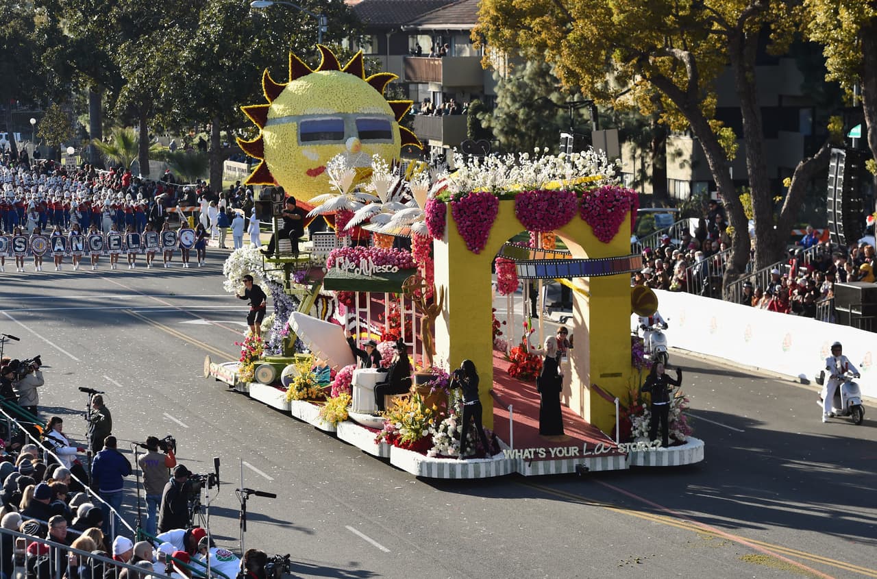 Miles de personas disfrutaron de este tradicional desfile lleno de música y color