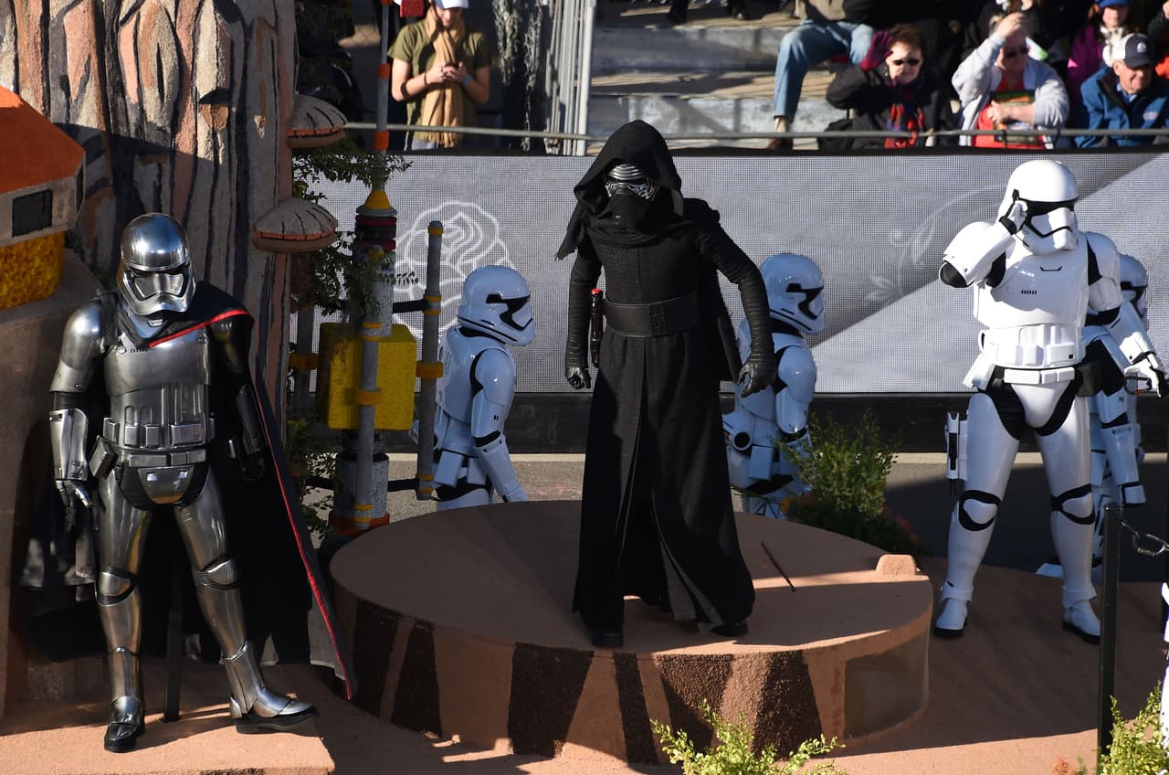 Miles de personas disfrutaron de este tradicional desfile lleno de música y color