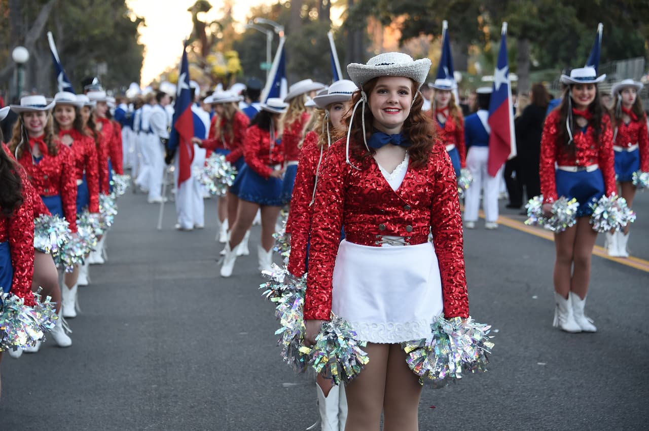 Miles de personas disfrutaron de este tradicional desfile lleno de música y color