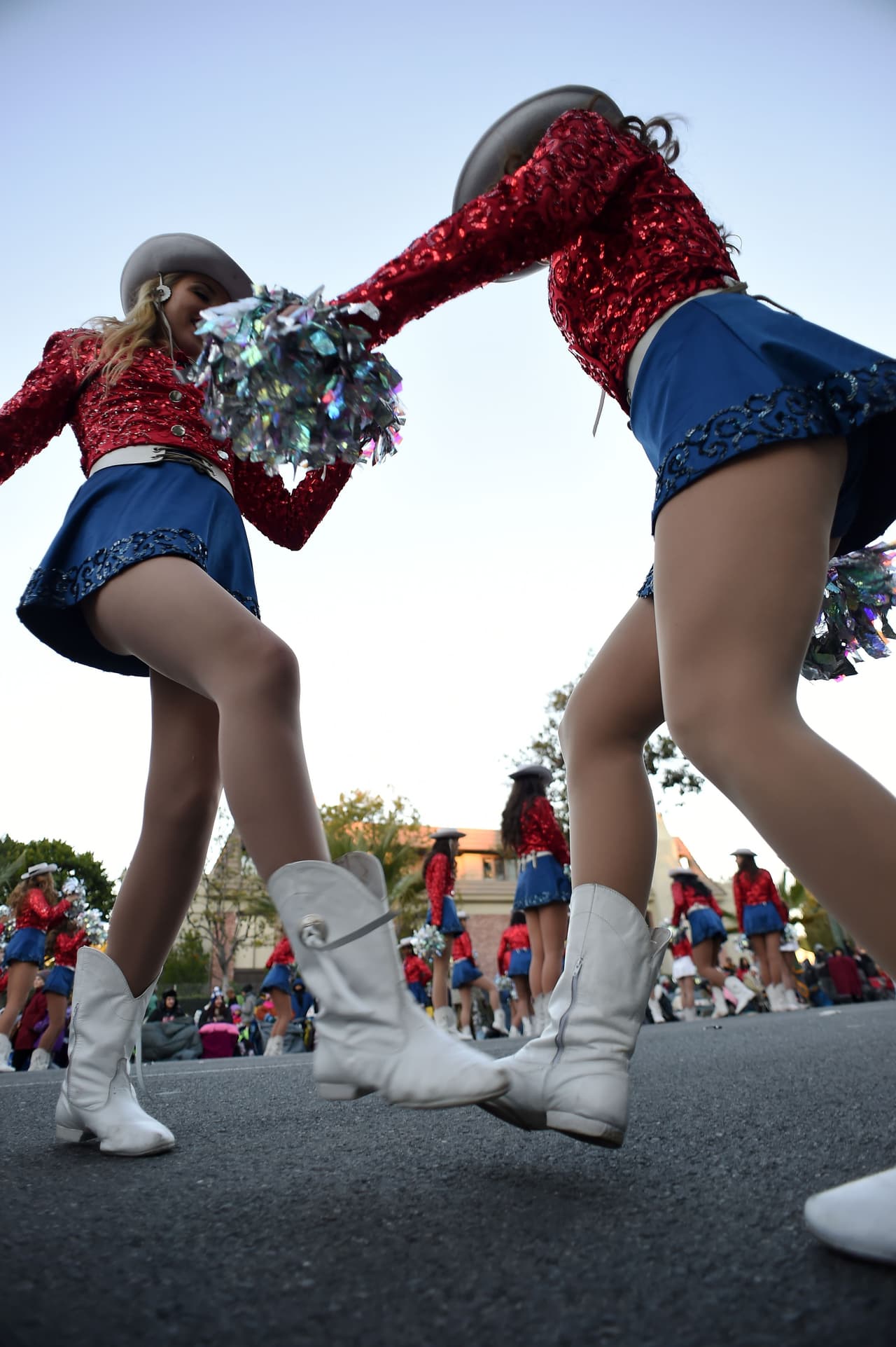 Miles de personas disfrutaron de este tradicional desfile lleno de música y color