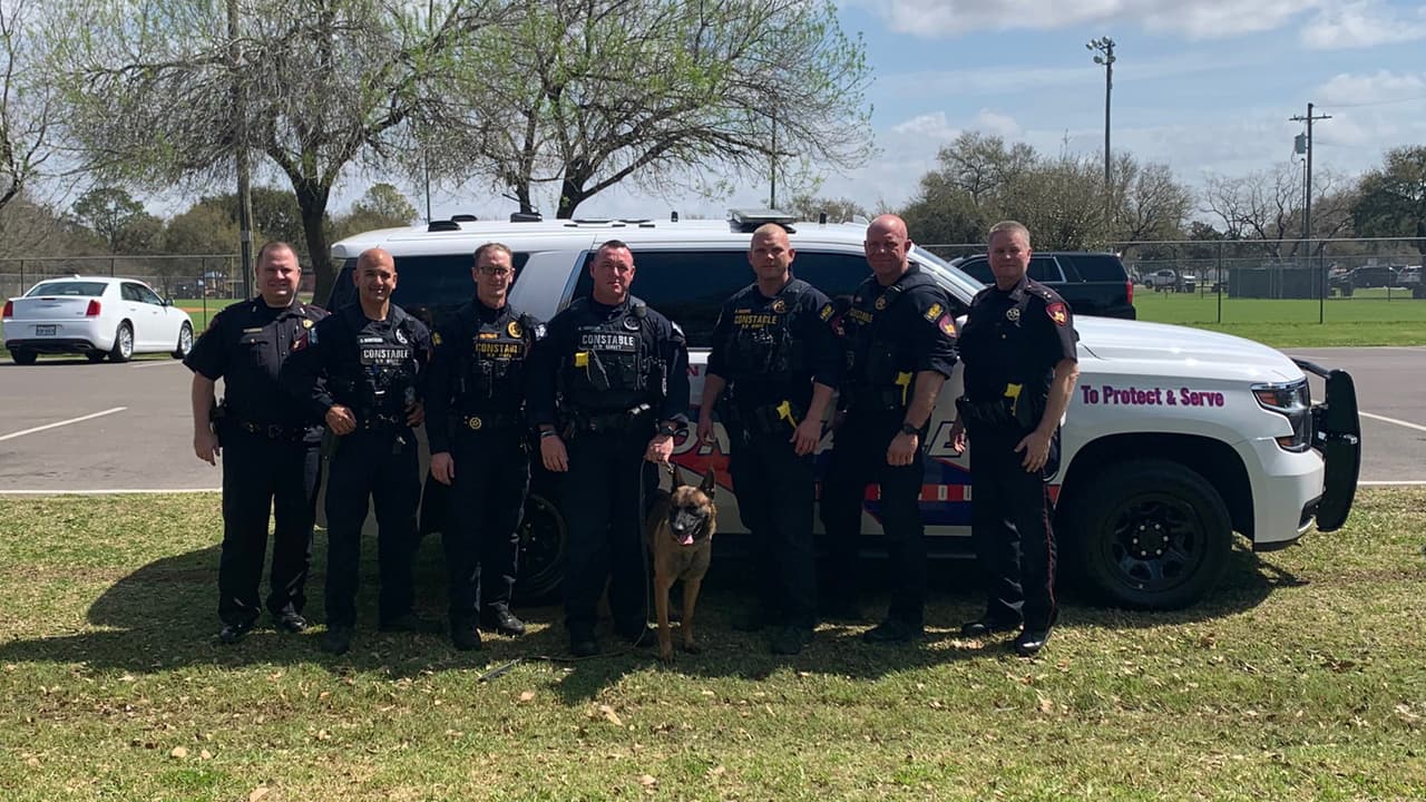 K9 Max fue generosamente donado a la oficina del agente Mark Herman por la organización 
<b><a href="https://k9s4cops.org/?fbclid=IwAR3-Nd-uAV7QCsJJBOXRo5jgpVkOxEI4Crul7o-uECppklz-WivYy5phyE8" target="_blank">K9s4Cops. </a></b>