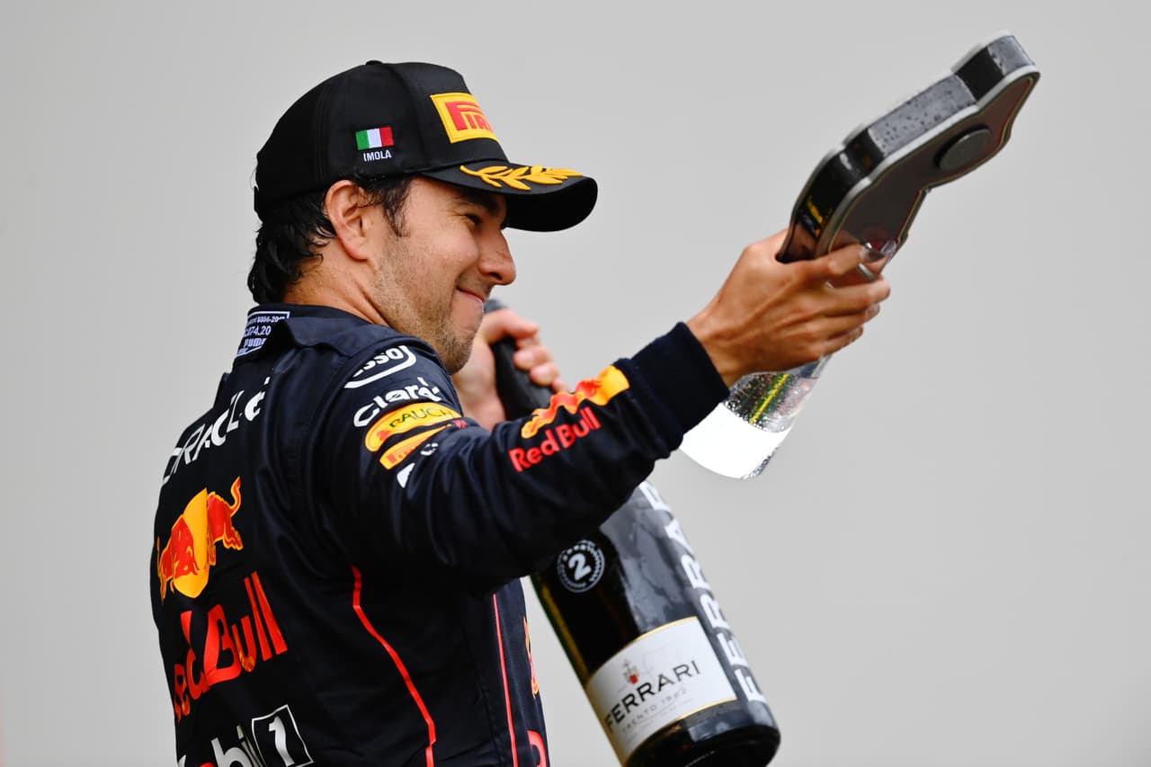 Gran carrera de Red Bull para su primer 1-2 desde el 2016 con Max Verstappen ganador en el GP de Imola y el mexicano Sergio 'Checo' Pérez como segundo lugar en el podio en Italia.