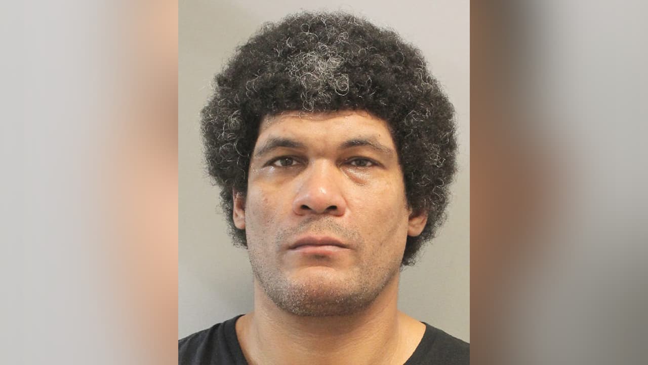 Robert Arthur Perry Jr. es señalado de robo y amenazas.