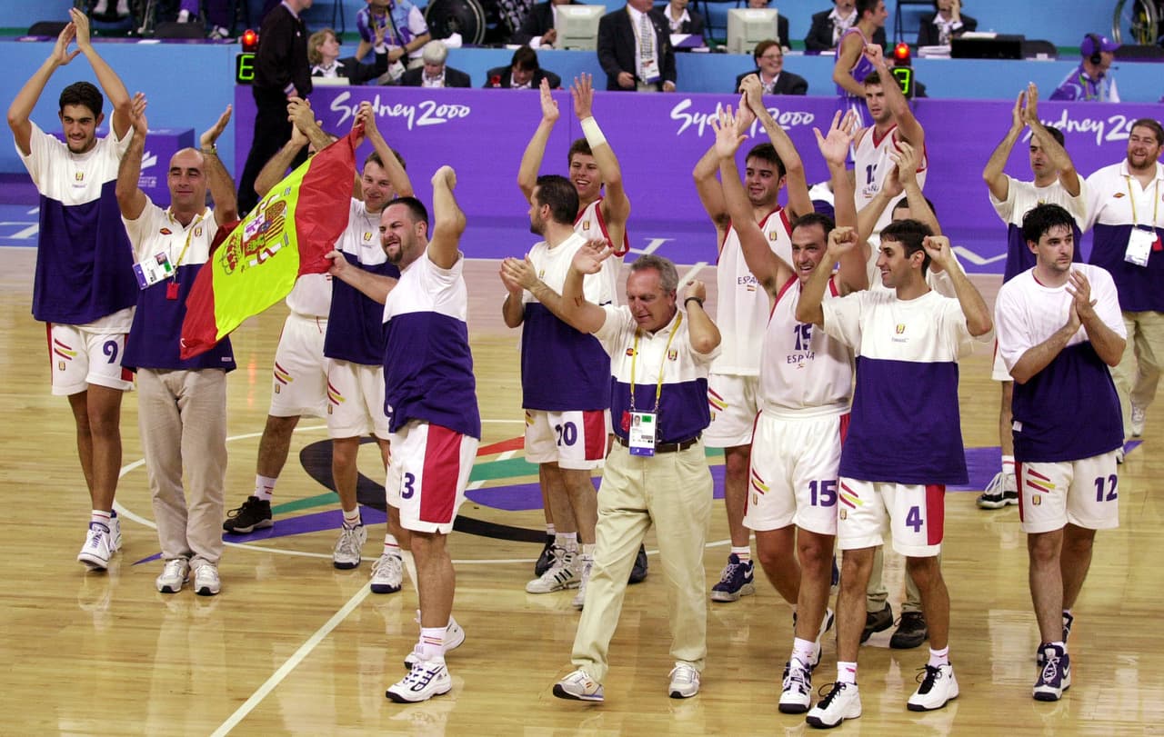 Durante los juegos paralímpicos en Sidney 2000, el equipo de basquetbol de España presentó un equipazo y se quedaron con el oro. Posteriormente se descubrió que sólo dos de los integrantes del equipo sí tenían una discapacidad, el resto no las tenían.