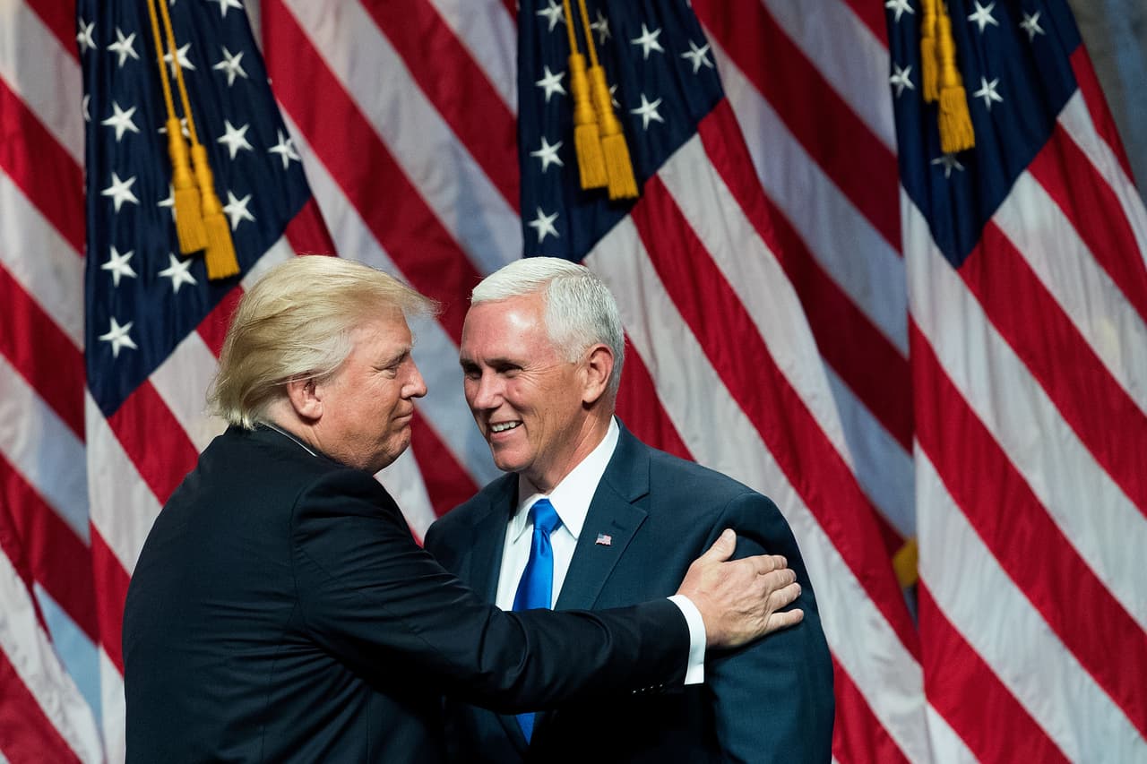La política exterior según Mike Pence y sus cuatro desacuerdos con Donald Trump