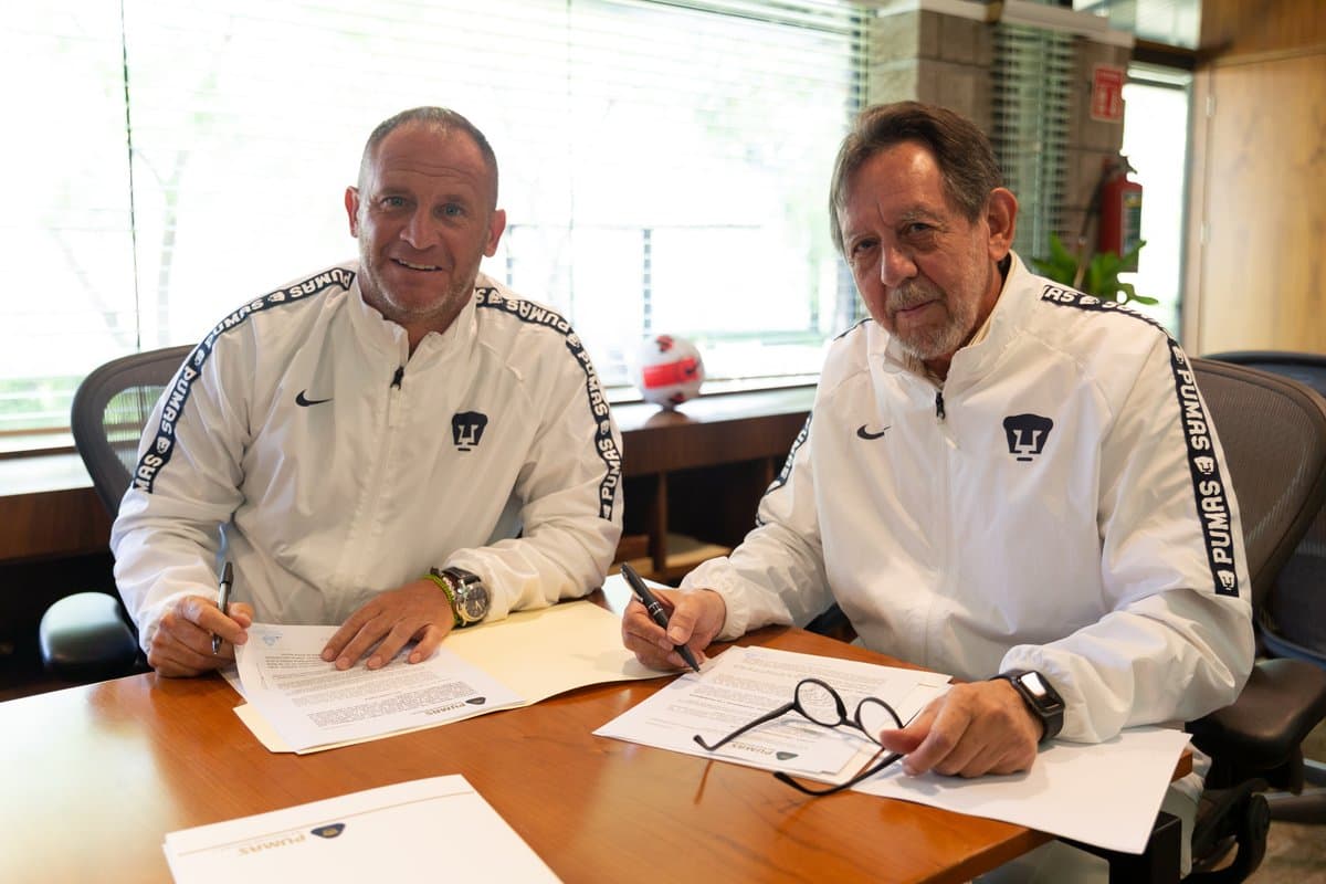 Lillini se mantendrá por más de cuatro años como técnico de Pumas tras la renovación.