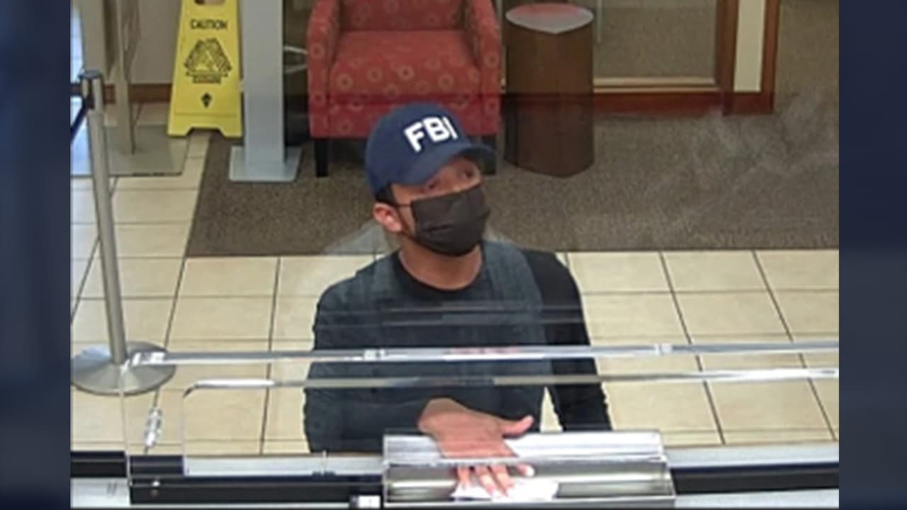 Menor de edad es acusado de 2 robos a bancos en Greensboro    