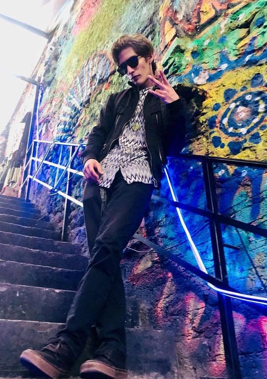 "Me pide a mí que yo sea su cómplice en la cuestión de la adicción y yo no puedo apoyarlo en eso, 
<b>no lo puedo apoyar con las ideas de actor porno ni tampoco con las ideas de seguirse drogando</b>", dijo en entrevista con el matutino mexicano. 
<br>