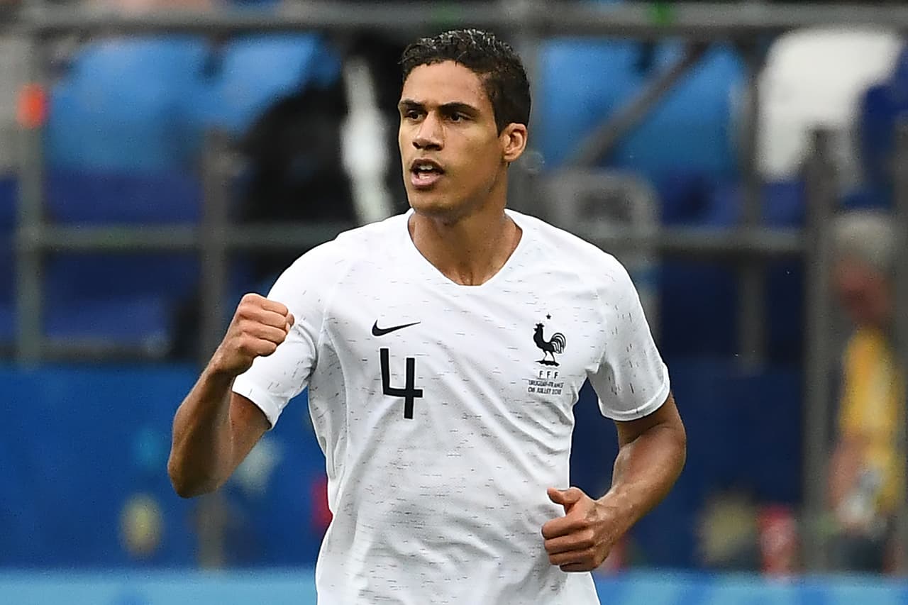 Defensa: Raphael Varane (Francia) - 84 millones de dólares.