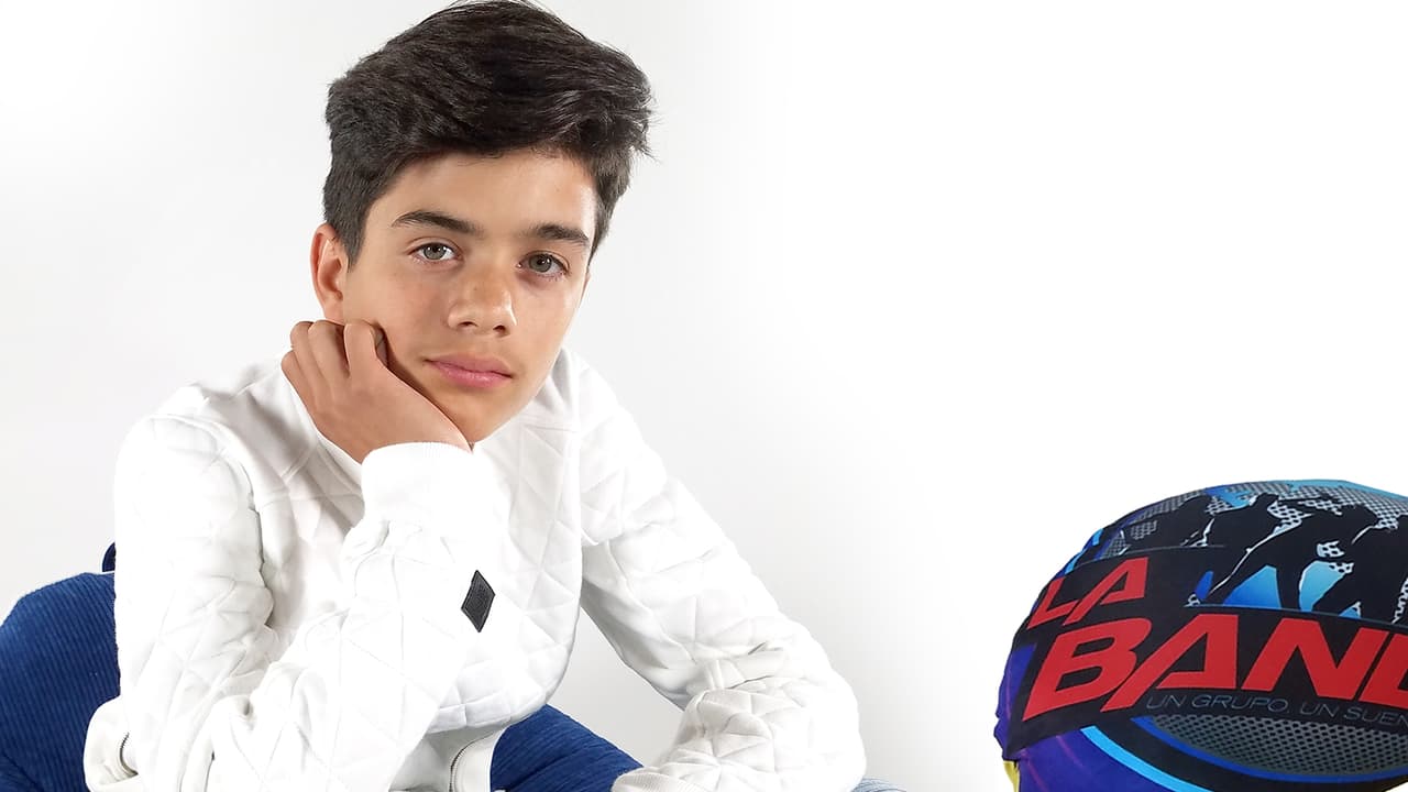 Podrá ser uno de los menores pero eso no asusta al mexicano
<b> Jesús Ulloa</b>. Su carita nos acuerda mucho a Erick Brian de CNCO,
<a href="http://www.univision.com/shows/la-banda/erick-brian-colon-y-jesus-ulloa-son-hermanos-fotos" target="_blank">mira</a> y opina.