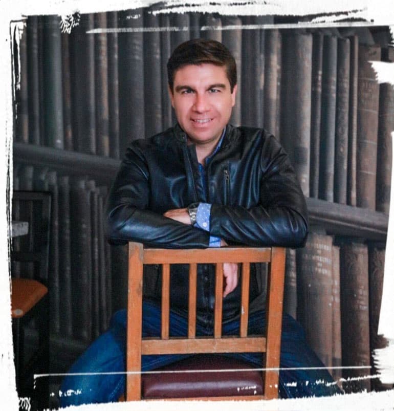 Periodista Mariano Riva Palacio. @JMRivaPalacio: "Mi más sentido pésame querida Norma, te mando un fuerte abrazo".