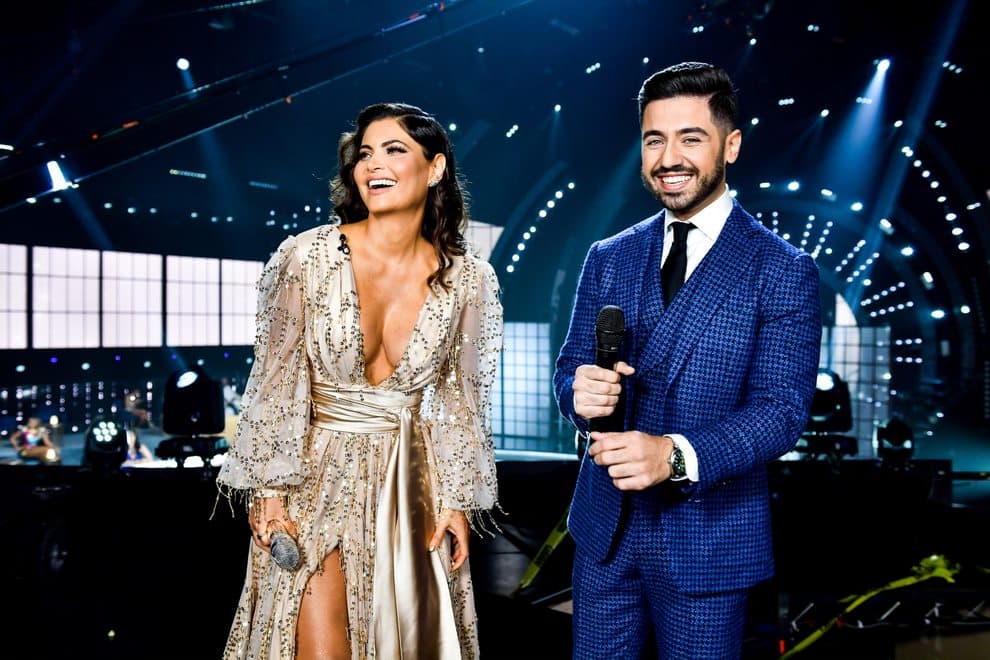 Nuestros conductores y jueces nos sorprenden con sus looks domingo tras domingo en Mira Quién Baila Univision All Stars. No te pierdas la cuarta gala este domingo 4 de abril a las 8P/7C por Univision.