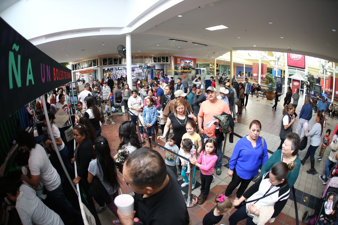 Muchas personas pudieron llevarse una bolsa especial de Pequeños Gigantes USA.