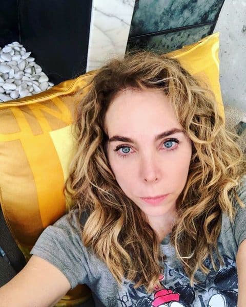 Sin embargo, lo que causó polémica fue que Schüll contestó con emojis de aplausos el comentario de la usuaria Zara Gabriela Guzik, quien se refirió despectivamente a Nodal.
<br>